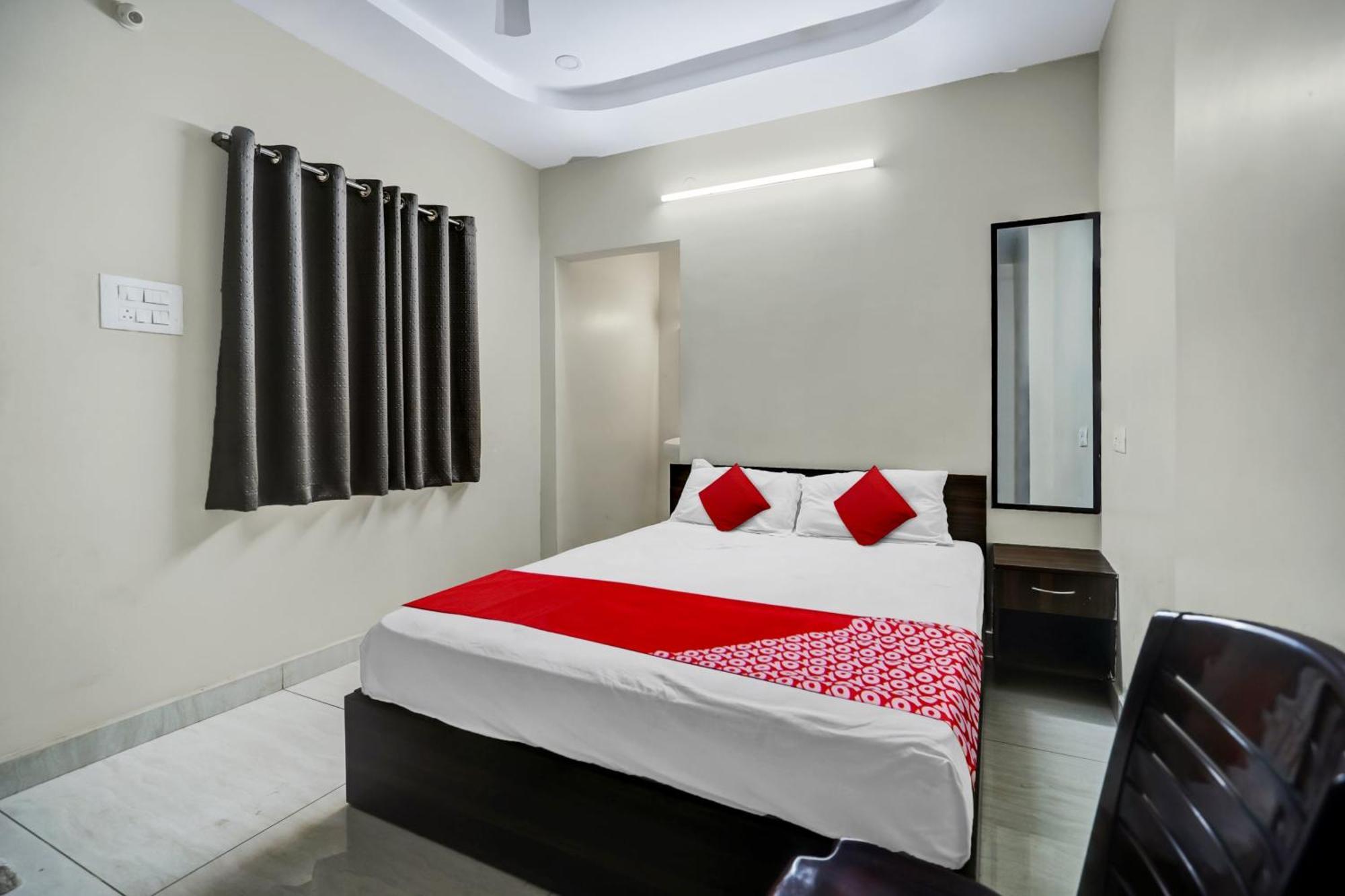 Hotel O Vara Residency Rajahmundry Bagian luar foto