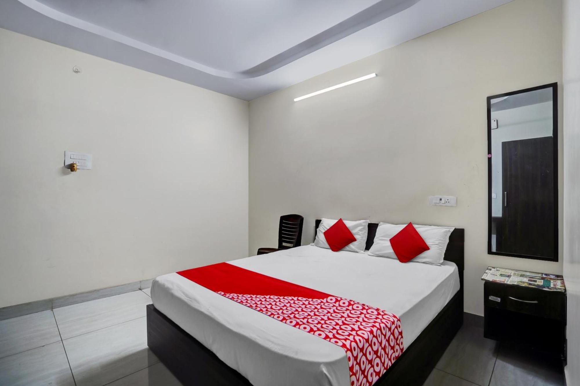 Hotel O Vara Residency Rajahmundry Bagian luar foto