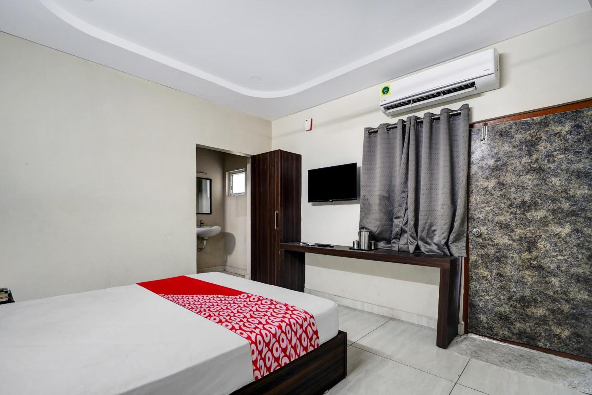 Hotel O Vara Residency Rajahmundry Bagian luar foto