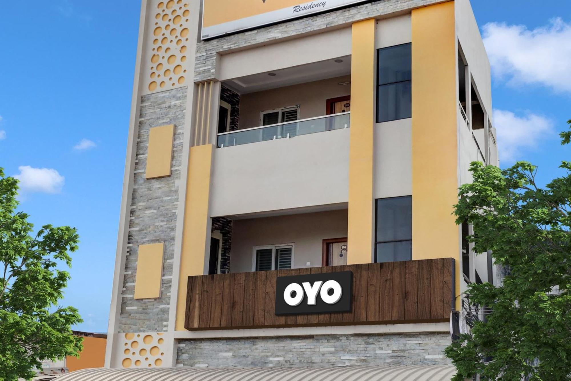 Hotel O Vara Residency Rajahmundry Bagian luar foto