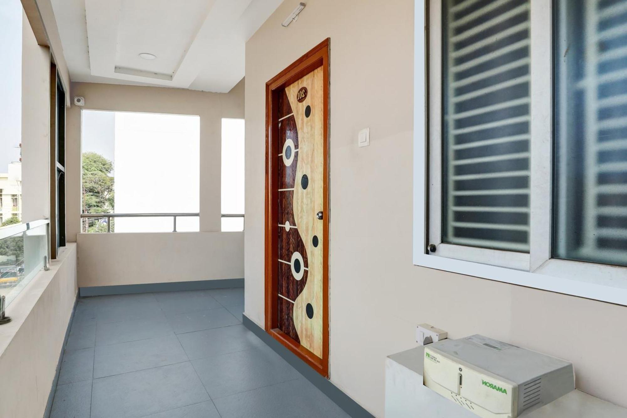 Hotel O Vara Residency Rajahmundry Bagian luar foto