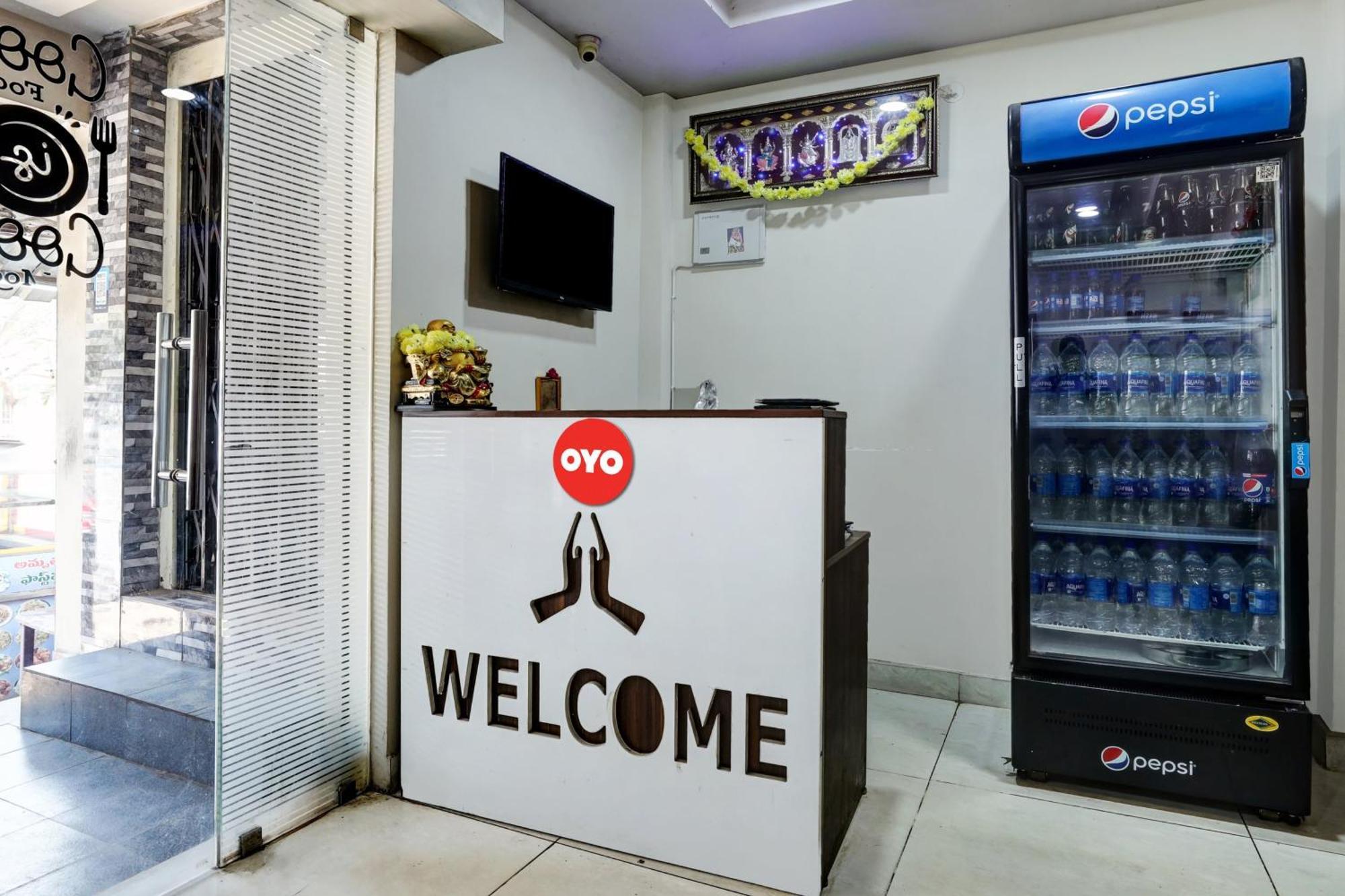 Hotel O Vara Residency Rajahmundry Bagian luar foto